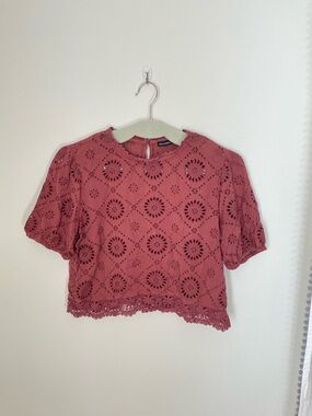 Abercrombie & Fitch Rose Eyelet Lace Crop Top